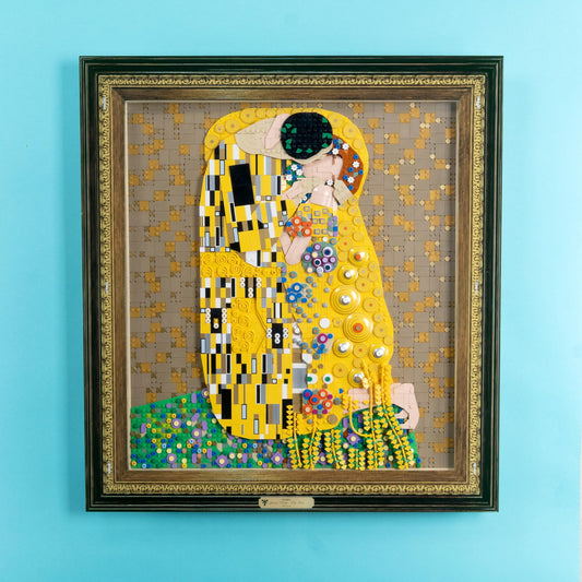 Special Edition Gustav Klimt - The Kiss Wall Mounted Display Case for LEGO 31221