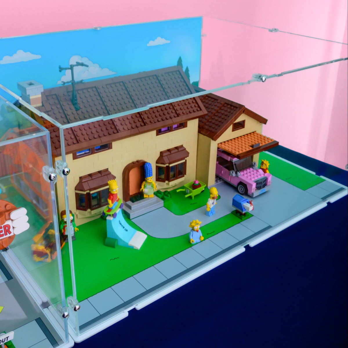 Simpsons House Display Case for LEGO 71006