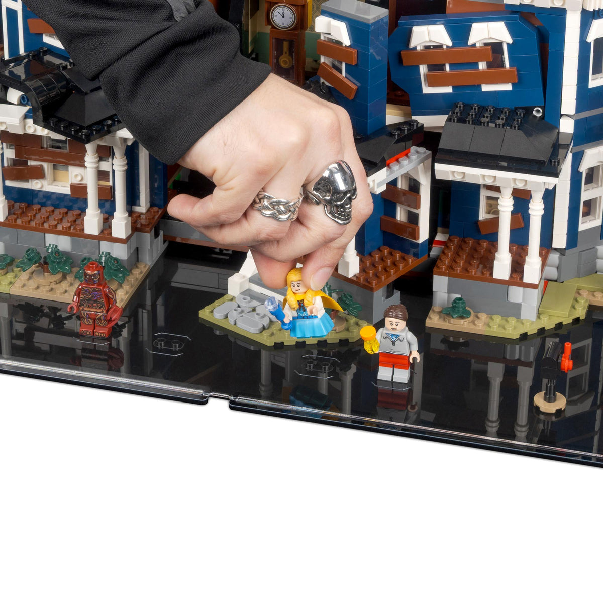 Stranger Things Creel House Special Edition Display Case for LEGO 11370