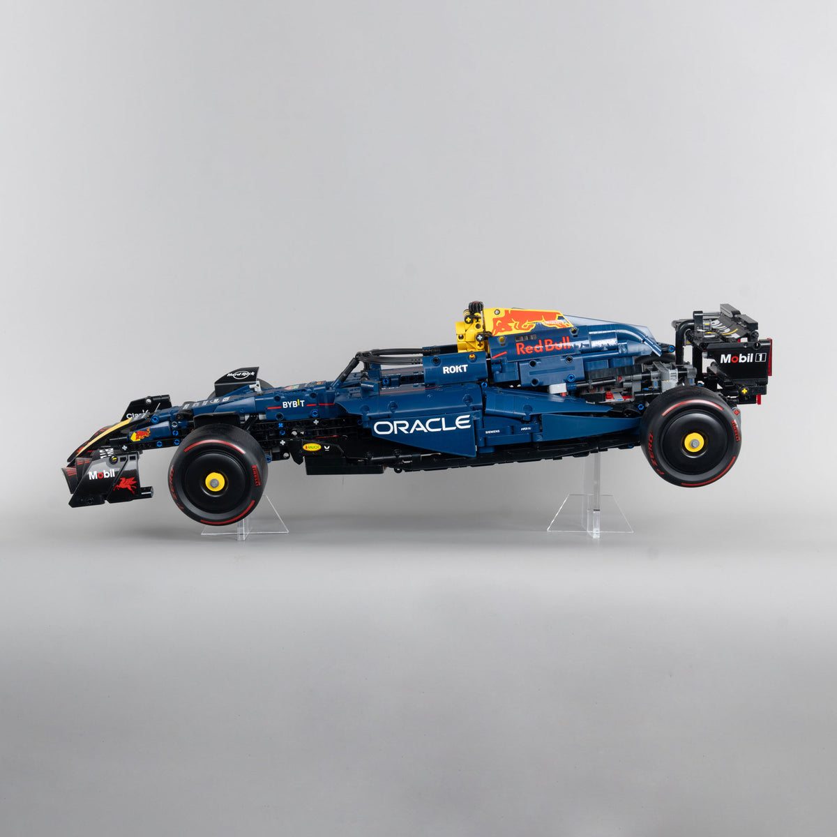 Angled Stand for LEGO Technic & Creator Cars (6/10 cm)