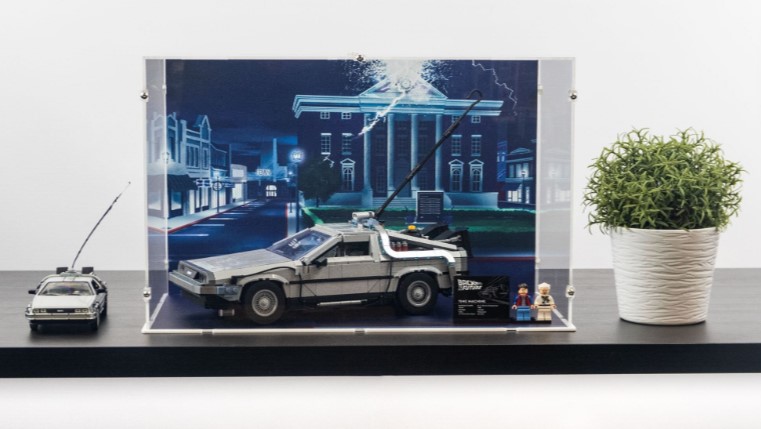 https://idisplayit.co.uk/images/companies/1/products/Blog/Q1%202023/back-to-the-future/LEGO-delorean-printed-background-display-case-clocktower-1955.jpg?1678289977380