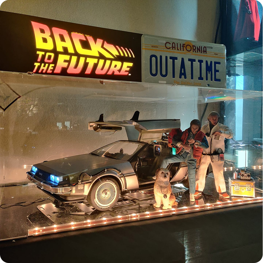 1/6 Scale Back To The Future DeLorean Display Case for Hot Toys MMS260