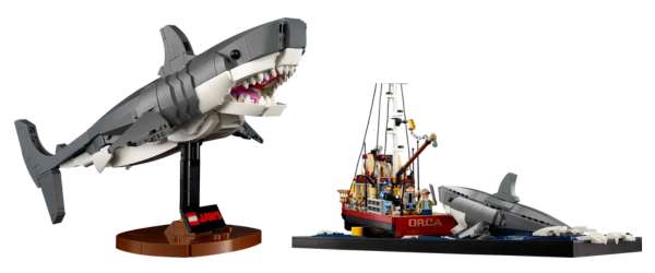 LEGO 23150 Jaws two display options for Bruce the shark
