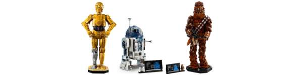 Lego 75398 C-3PO, LEGO 75379 R2-D2 and LEGO 75371 standing next to each other