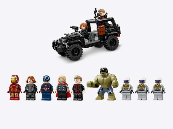 buildable jeep and LEGO Minifigures from LEGO 76291