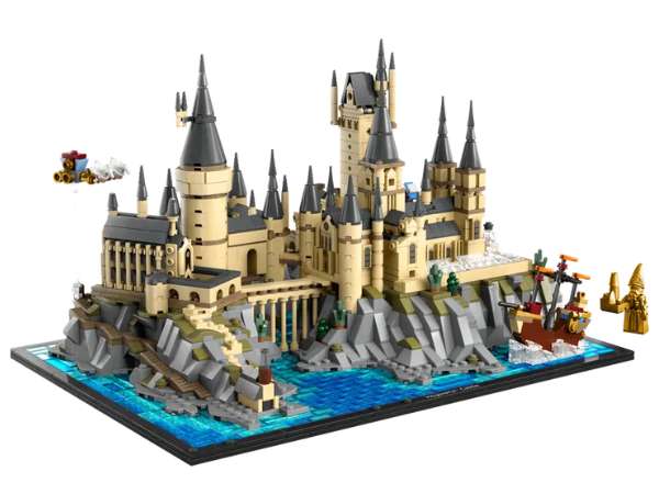 LEGO 76419 Hogwarts Castle and grounds