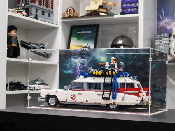 leho ecto-1 ghostbusters car in bespoke acrylic display box