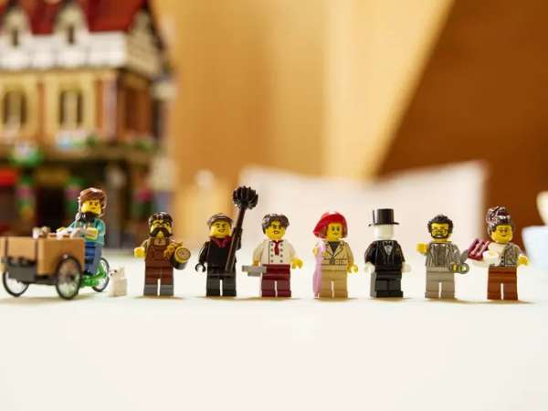 LEGO 10350 Minifigures